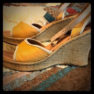 Size 10 yellow spring platform!